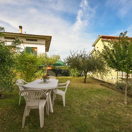 Laila's Frasassi House By Rentmax *